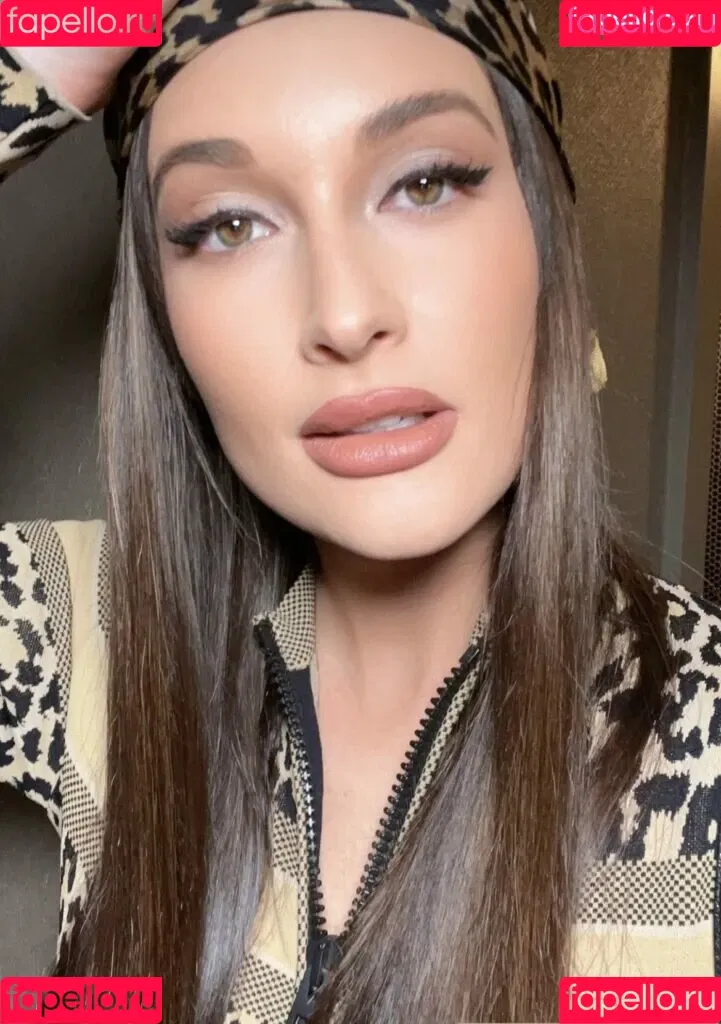 Kacey Musgraves / heavenlyyhazel / spaceykacey Onlyfans Photo Gallery 