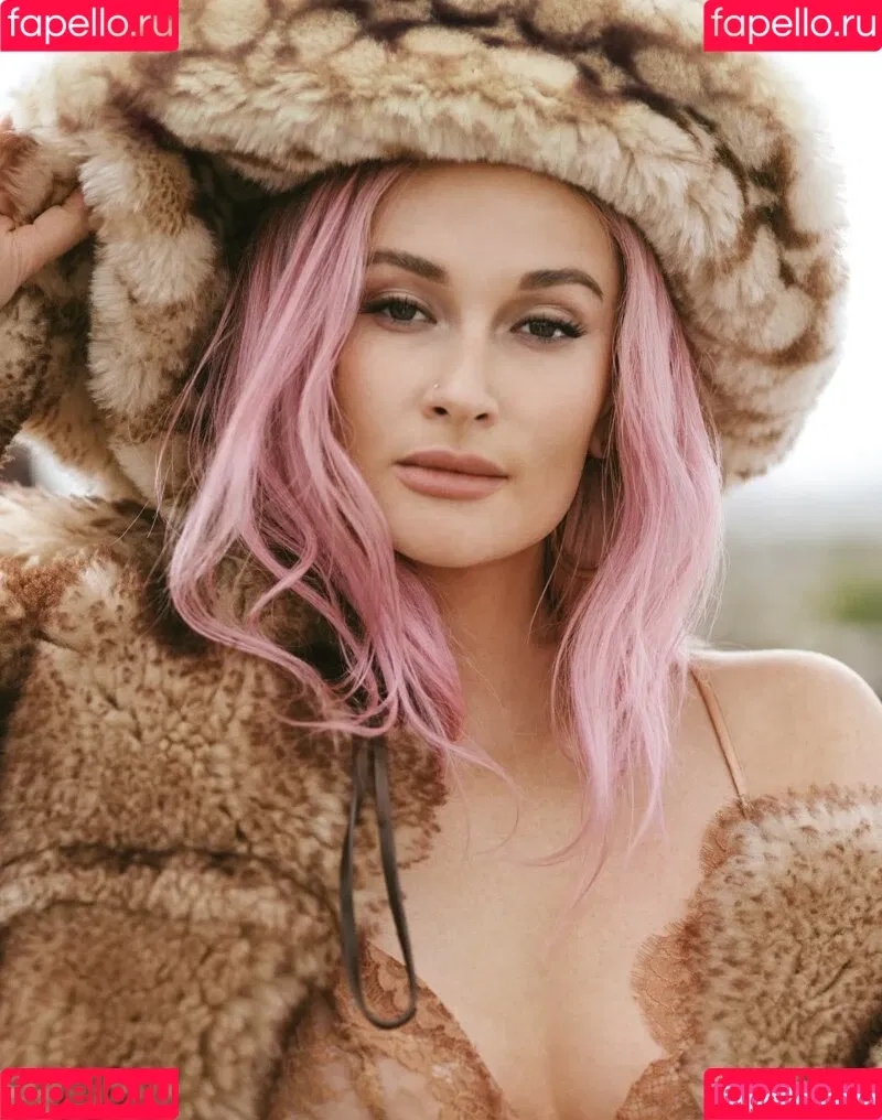 Kacey Musgraves / heavenlyyhazel / spaceykacey Onlyfans Photo Gallery 