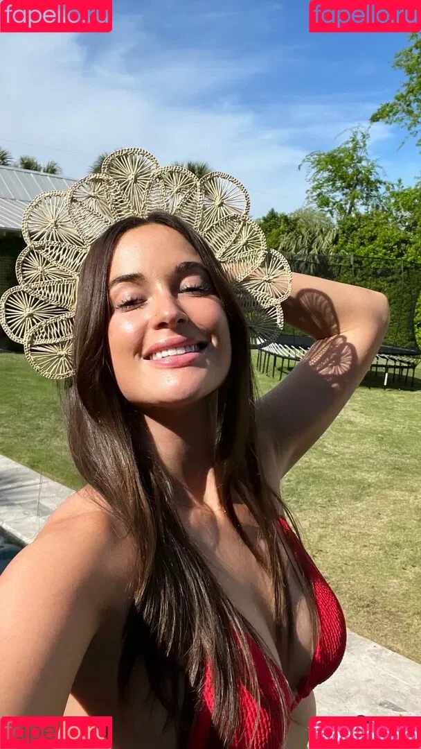 Kacey Musgraves / heavenlyyhazel / spaceykacey Onlyfans Photo Gallery 