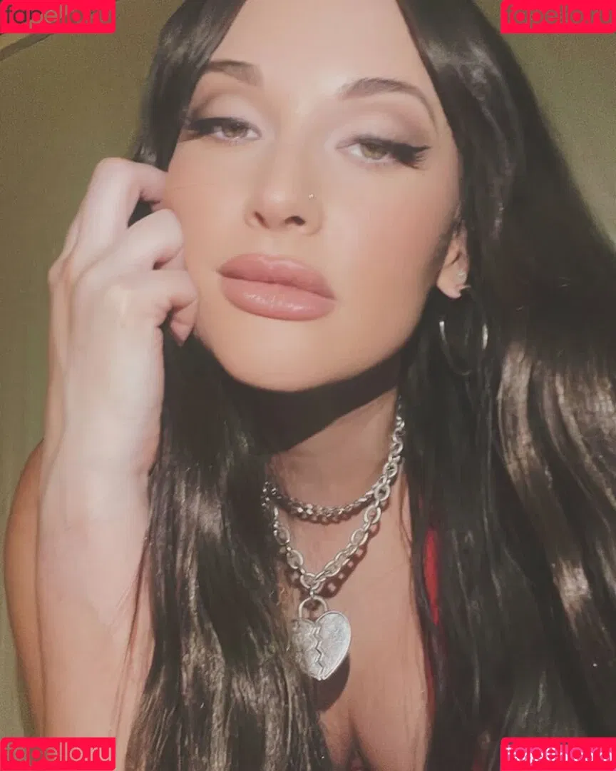 Kacey Musgraves / heavenlyyhazel / spaceykacey Onlyfans Photo Gallery 