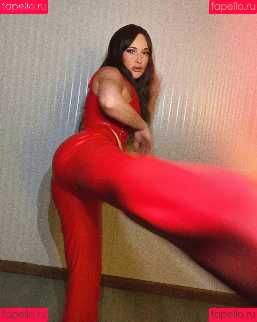 Kacey Musgraves / heavenlyyhazel / spaceykacey Onlyfans Photo Gallery 