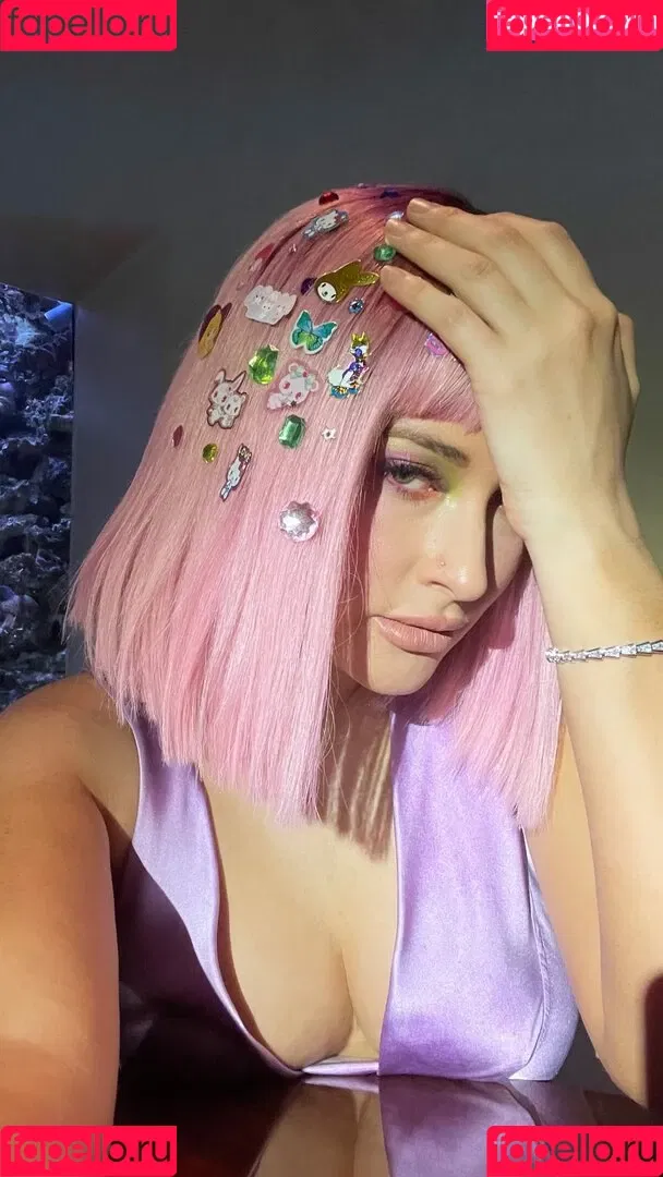 Kacey Musgraves / heavenlyyhazel / spaceykacey Onlyfans Photo Gallery 