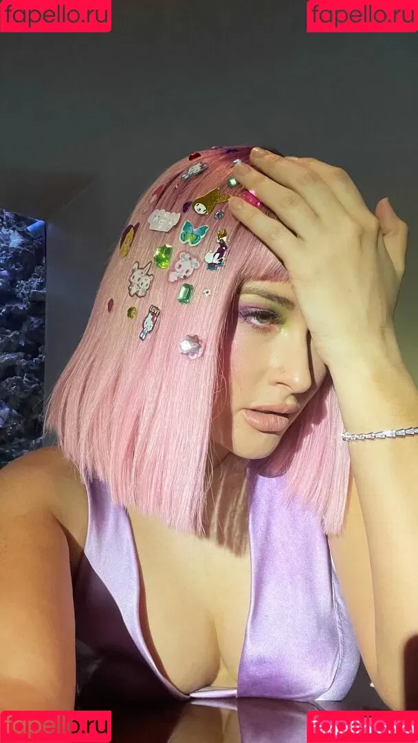 Kacey Musgraves / heavenlyyhazel / spaceykacey Onlyfans Photo Gallery 