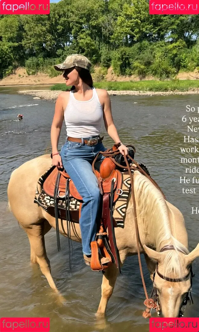 Kacey Musgraves / heavenlyyhazel / spaceykacey Onlyfans Photo Gallery 