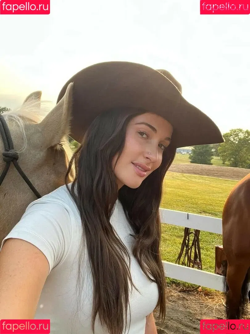 Kacey Musgraves / heavenlyyhazel / spaceykacey Onlyfans Photo Gallery 