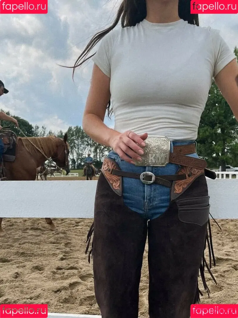 Kacey Musgraves / heavenlyyhazel / spaceykacey Onlyfans Photo Gallery 