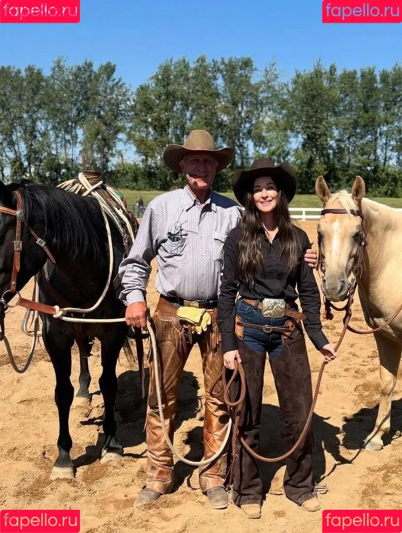 Kacey Musgraves / heavenlyyhazel / spaceykacey Onlyfans Photo Gallery 