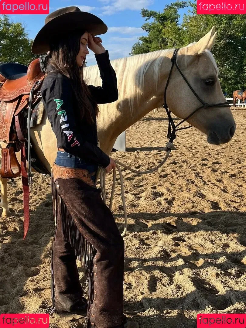 Kacey Musgraves / heavenlyyhazel / spaceykacey Onlyfans Photo Gallery 