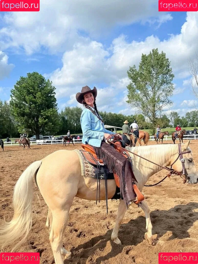 Kacey Musgraves / heavenlyyhazel / spaceykacey Onlyfans Photo Gallery 