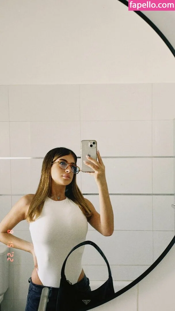 Romi / romi.zion / romi_rain Onlyfans Photo Gallery 