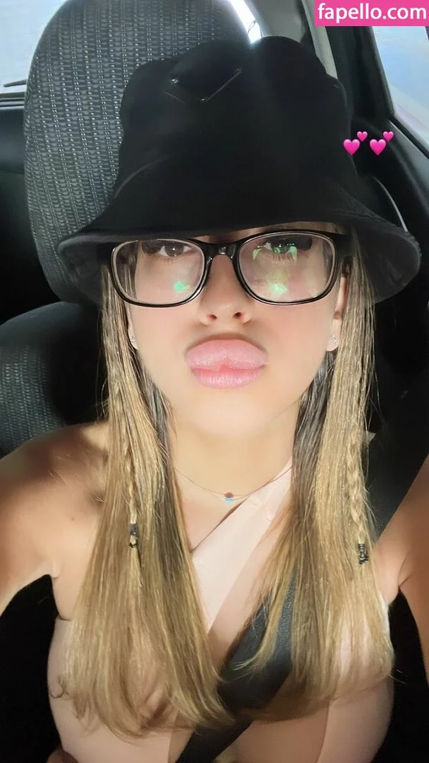 Romi / romi.zion / romi_rain Onlyfans Photo Gallery 