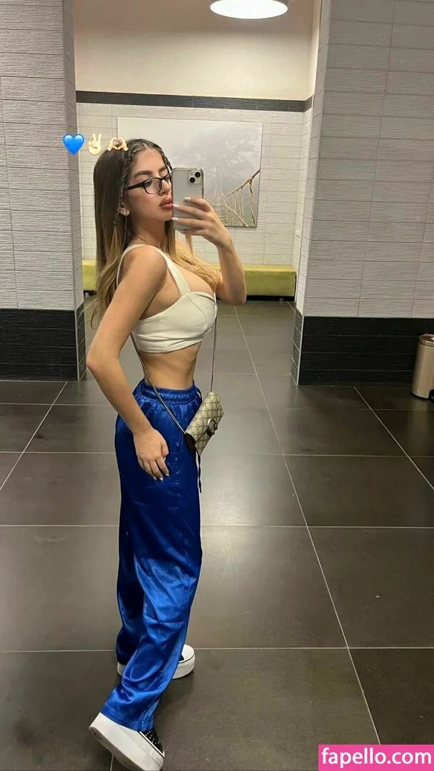 Romi / romi.zion / romi_rain Onlyfans Photo Gallery 