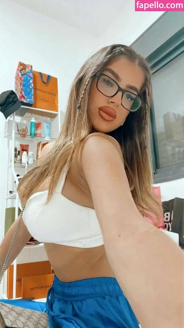 Romi / romi.zion / romi_rain Onlyfans Photo Gallery 