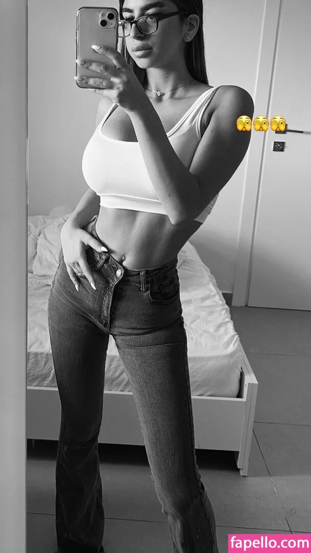 Romi / romi.zion / romi_rain Onlyfans Photo Gallery 