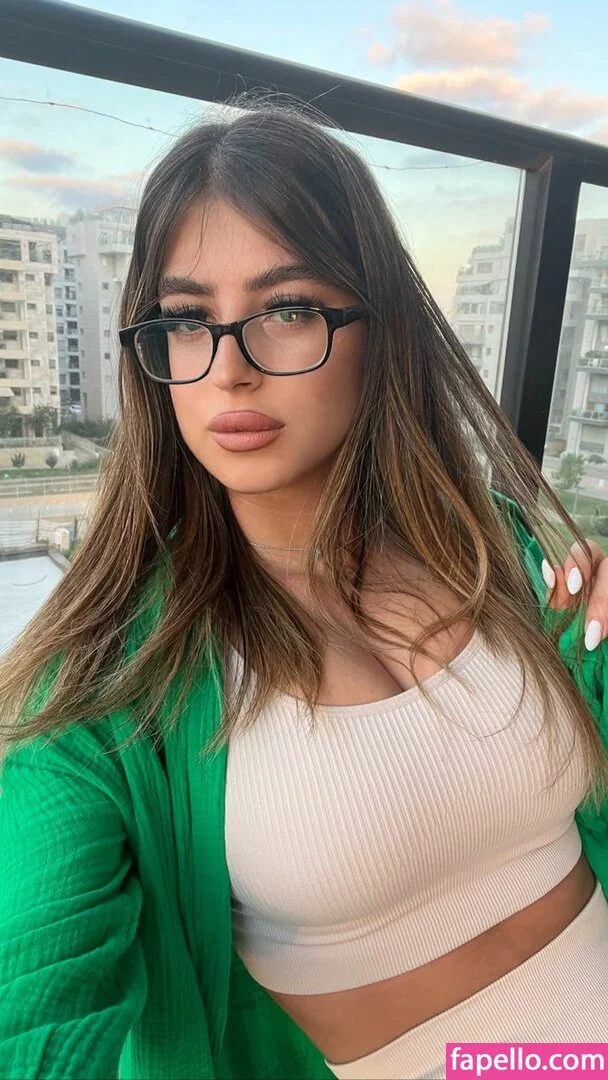 Romi / romi.zion / romi_rain Onlyfans Photo Gallery 