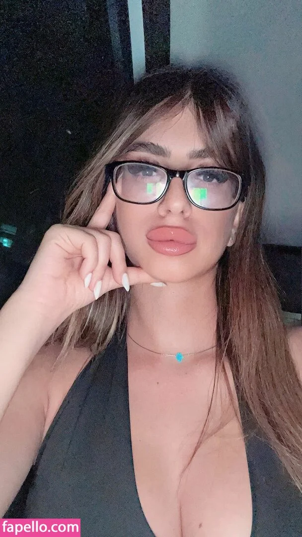 Romi / romi.zion / romi_rain Onlyfans Photo Gallery 