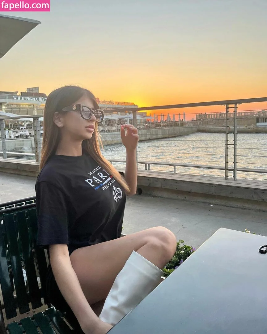 Romi / romi.zion / romi_rain Onlyfans Photo Gallery 