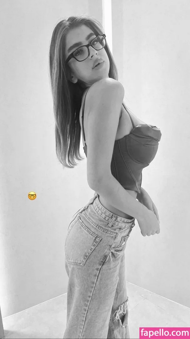 Romi / romi.zion / romi_rain Onlyfans Photo Gallery 