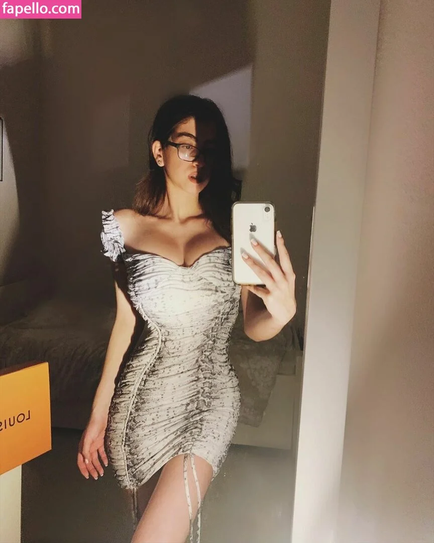 Romi / romi.zion / romi_rain Onlyfans Photo Gallery 