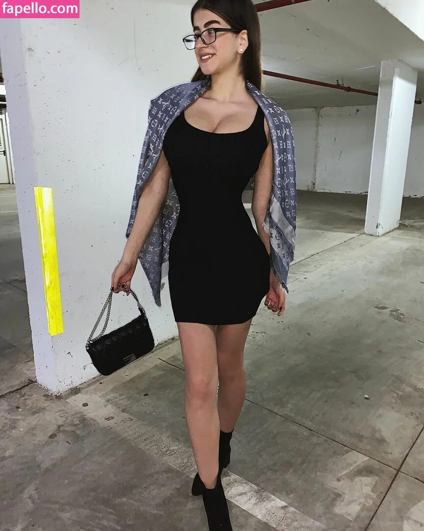 Romi / romi.zion / romi_rain Onlyfans Photo Gallery 