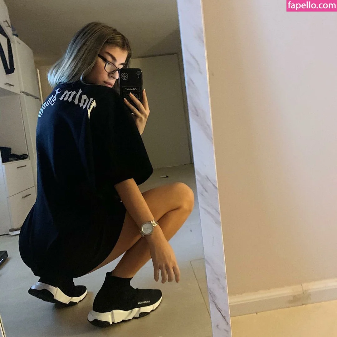 Romi / romi.zion / romi_rain Onlyfans Photo Gallery 