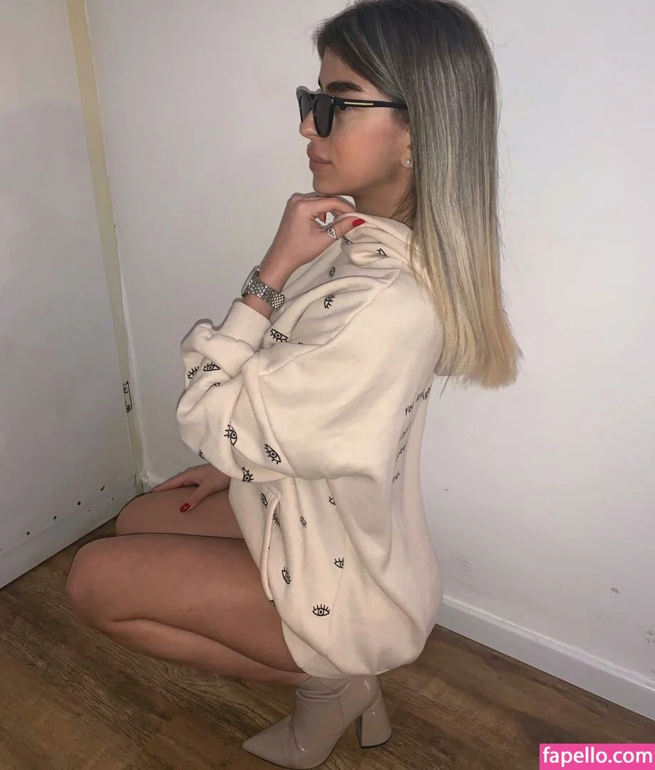 Romi / romi.zion / romi_rain Onlyfans Photo Gallery 