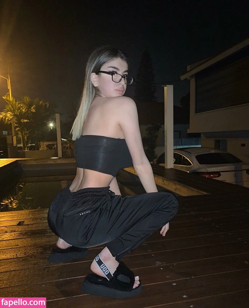 Romi / romi.zion / romi_rain Onlyfans Photo Gallery 