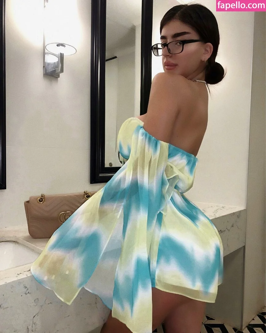 Romi / romi.zion / romi_rain Onlyfans Photo Gallery 