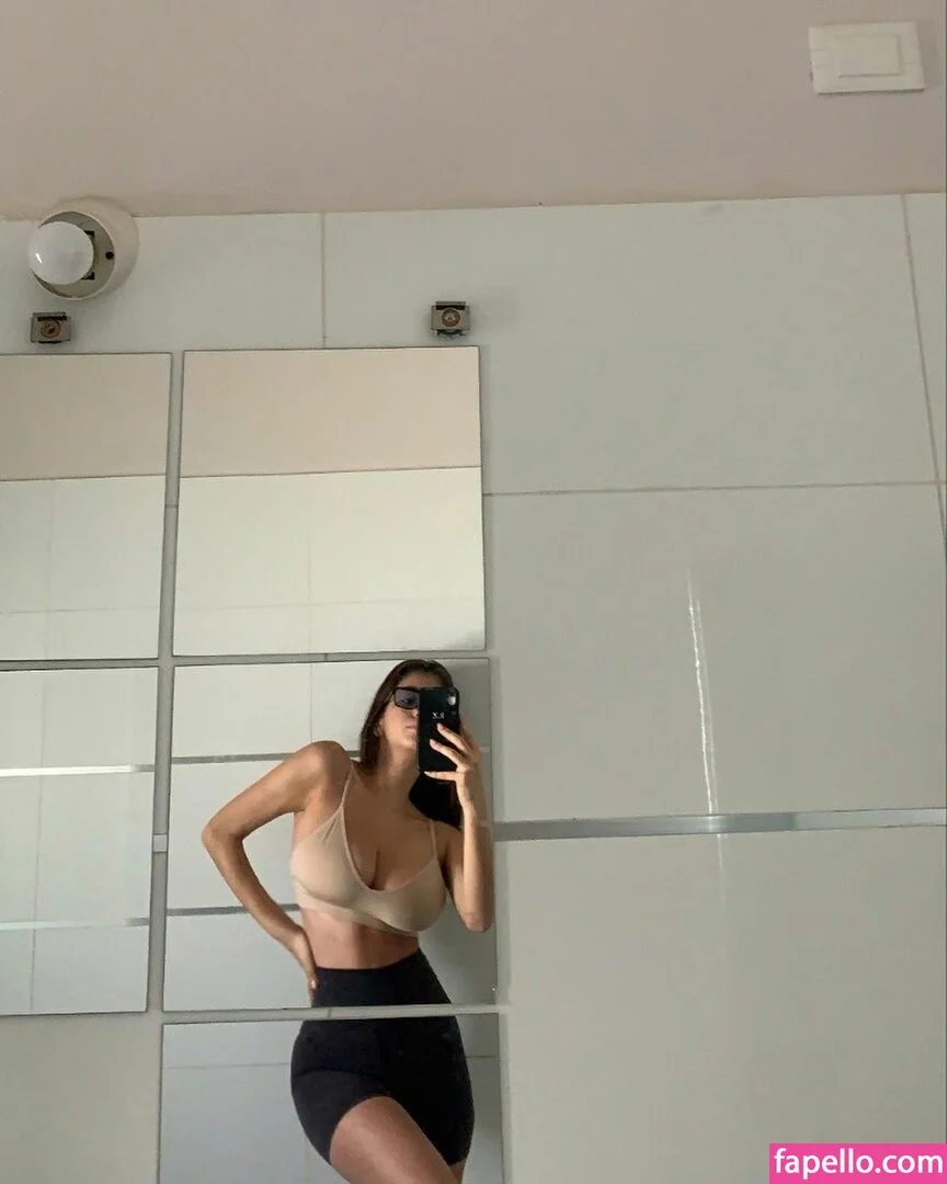 Romi / romi.zion / romi_rain Onlyfans Photo Gallery 