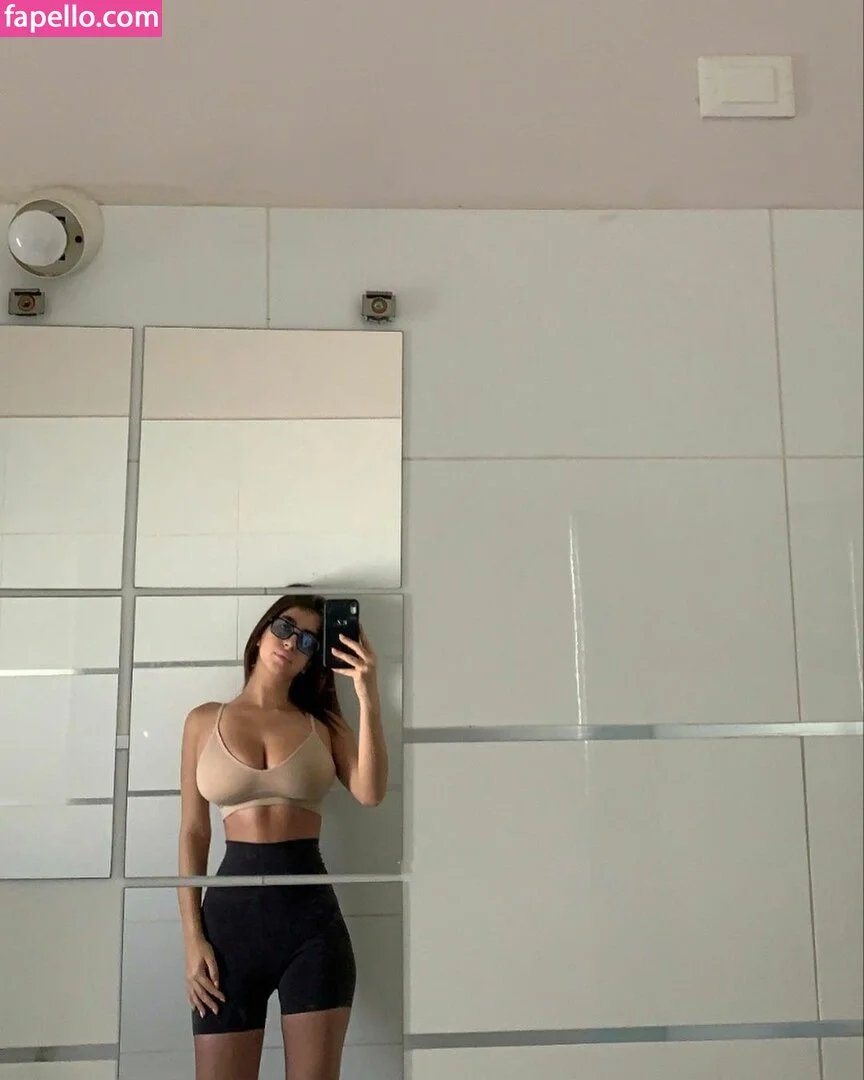 Romi / romi.zion / romi_rain Onlyfans Photo Gallery 