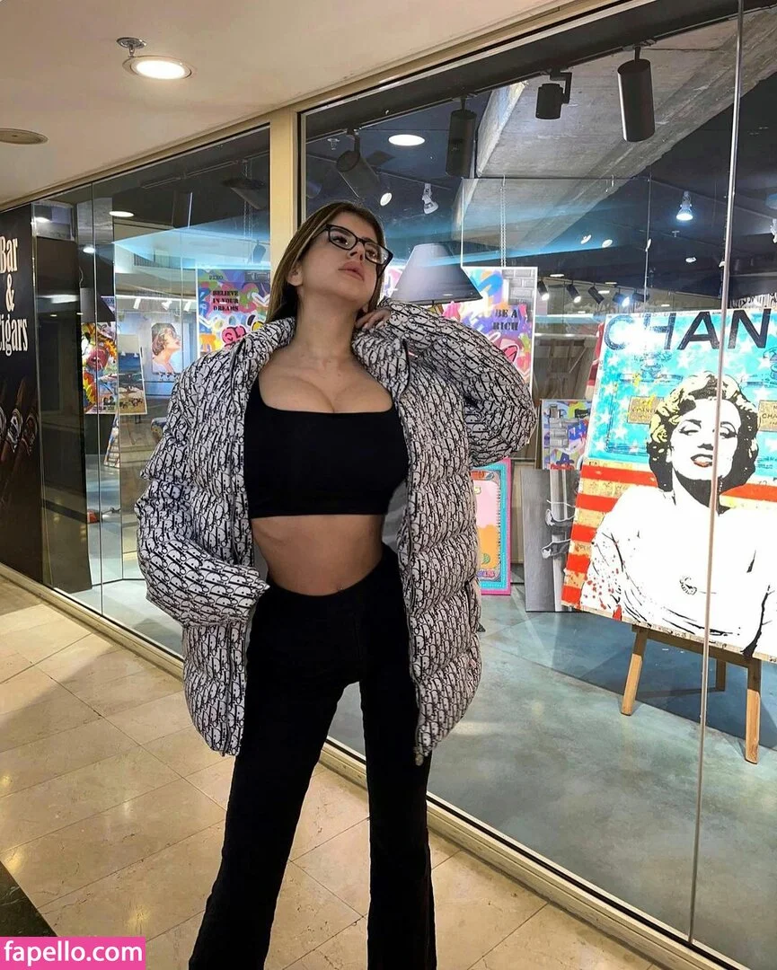 Romi / romi.zion / romi_rain Onlyfans Photo Gallery 