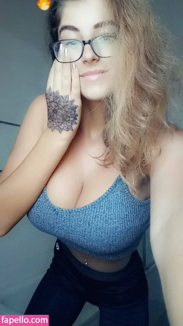 Romi / romi.zion / romi_rain Onlyfans Photo Gallery 