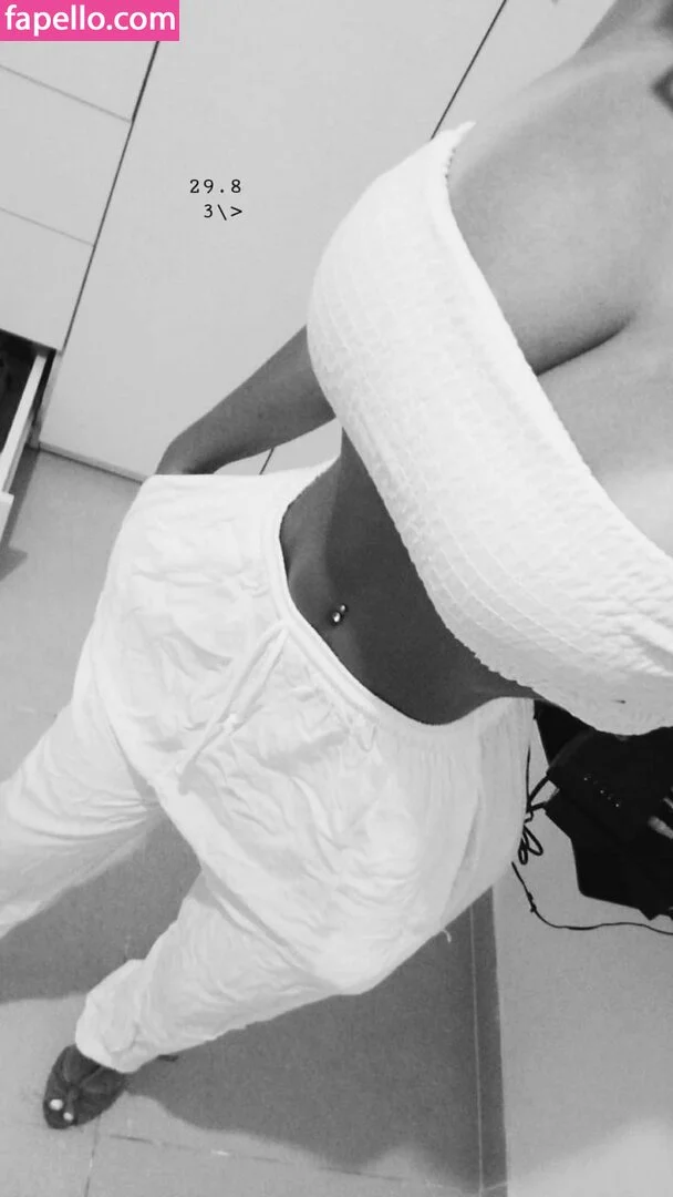 Romi / romi.zion / romi_rain Onlyfans Photo Gallery 