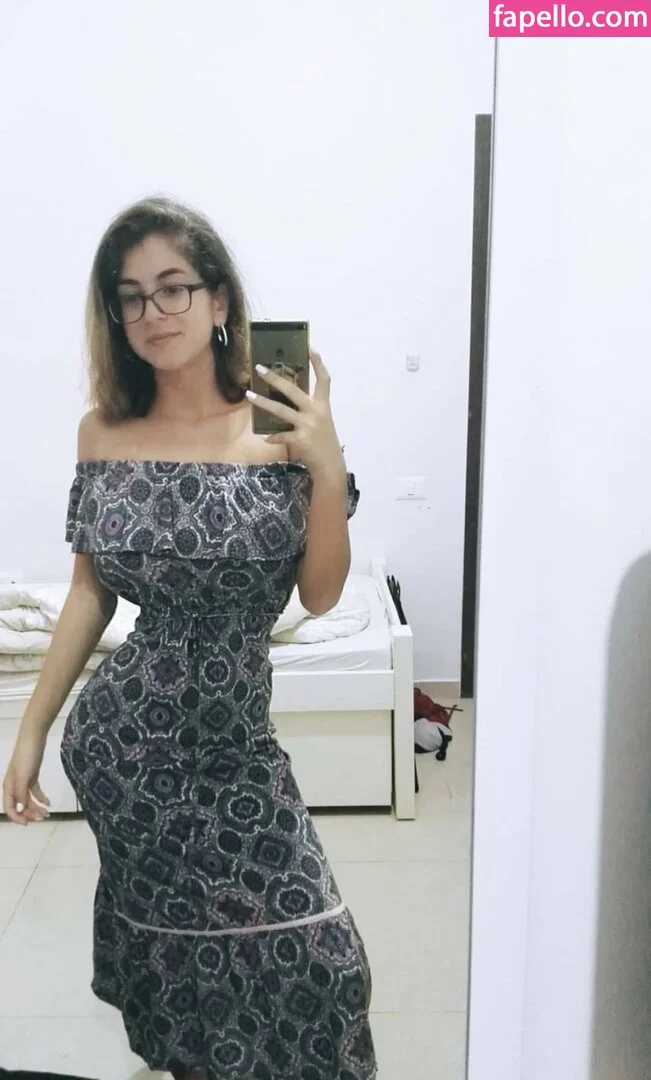 Romi / romi.zion / romi_rain Onlyfans Photo Gallery 