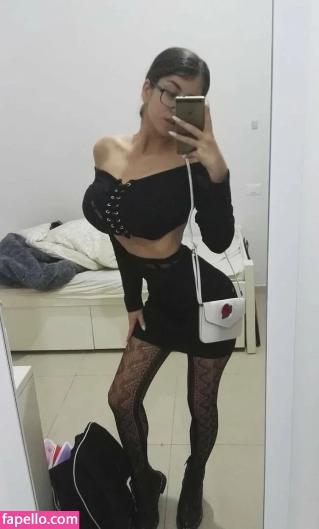 Romi / romi.zion / romi_rain Onlyfans Photo Gallery 