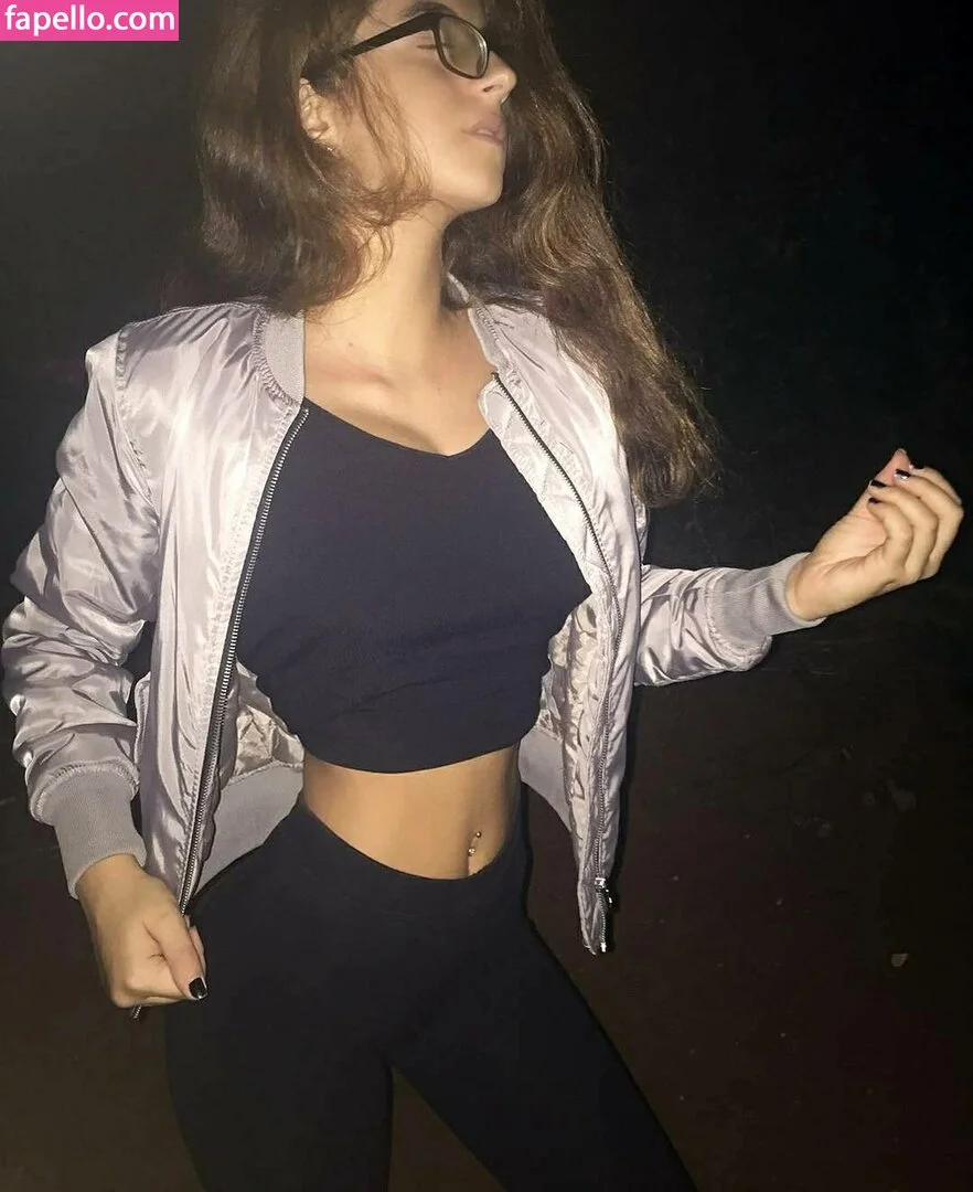 Romi / romi.zion / romi_rain Onlyfans Photo Gallery 