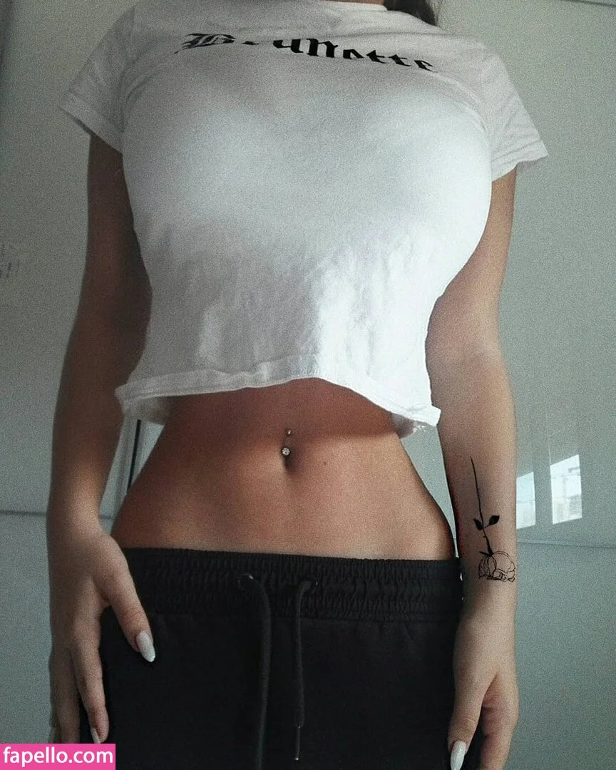 Romi / romi.zion / romi_rain Onlyfans Photo Gallery 