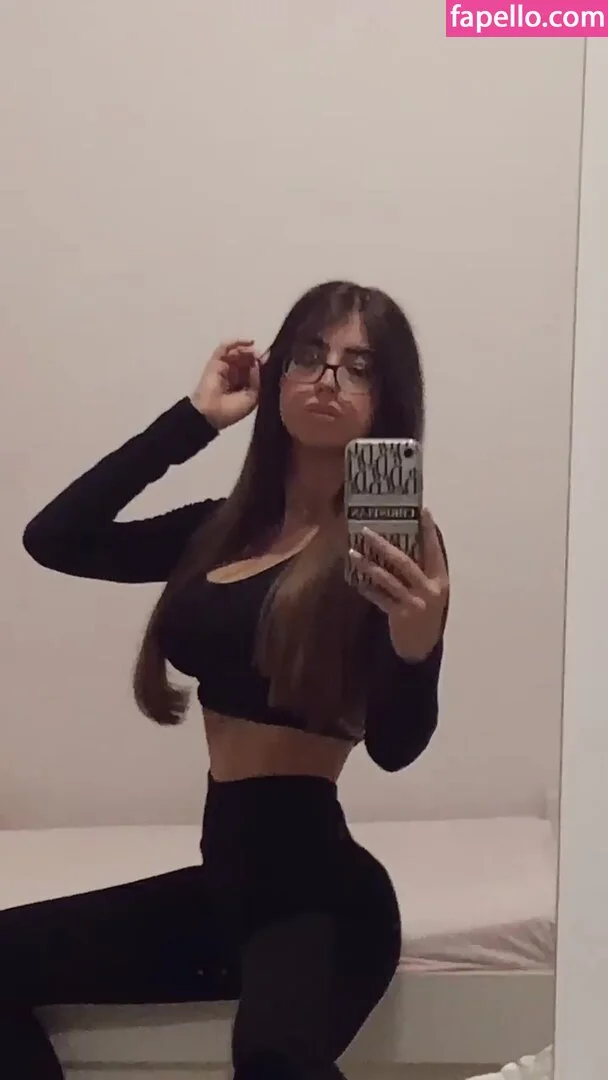 Romi / romi.zion / romi_rain Onlyfans Photo Gallery 