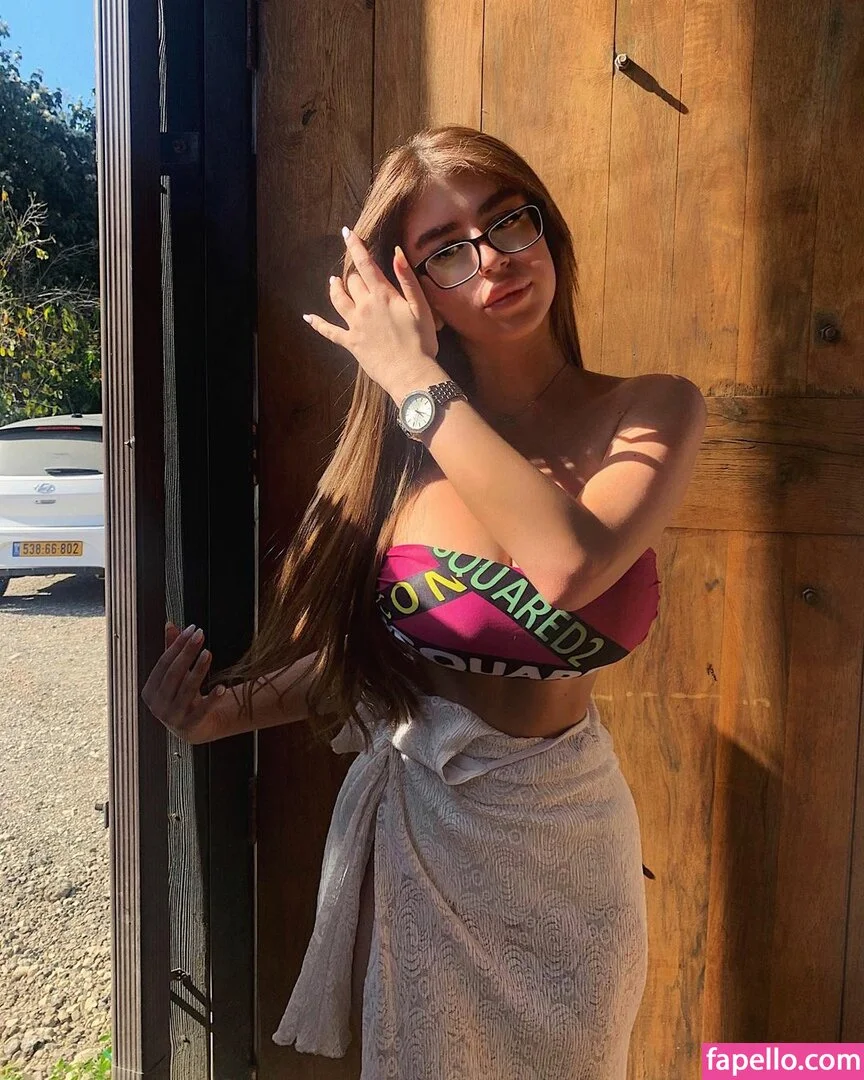 Romi / romi.zion / romi_rain Onlyfans Photo Gallery 