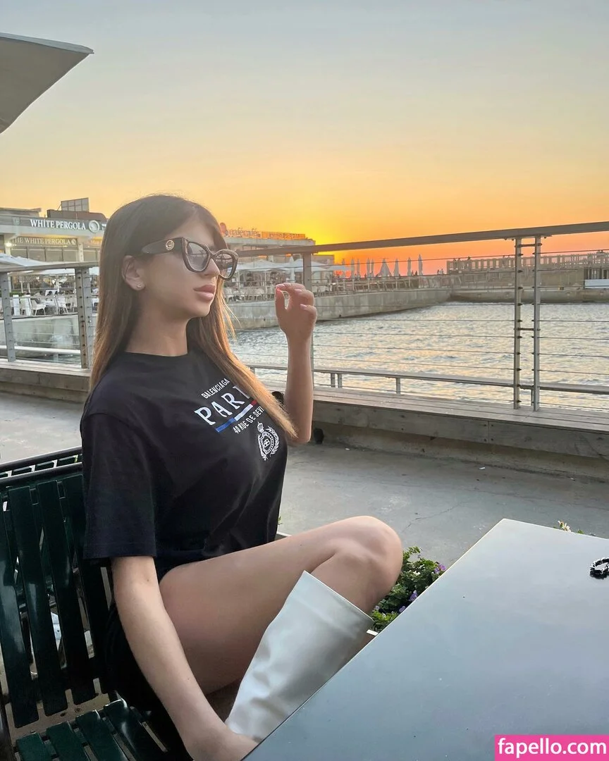 Romi / romi.zion / romi_rain Onlyfans Photo Gallery 