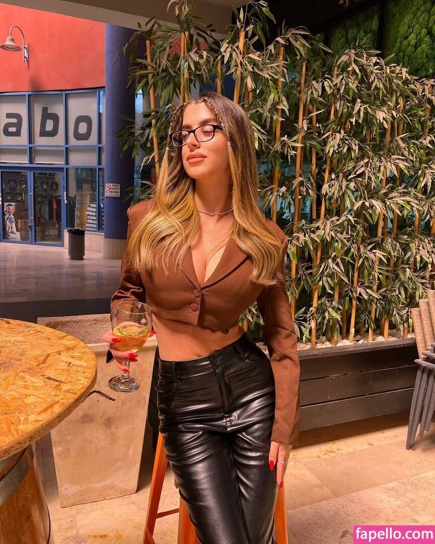 Romi / romi.zion / romi_rain Onlyfans Photo Gallery 