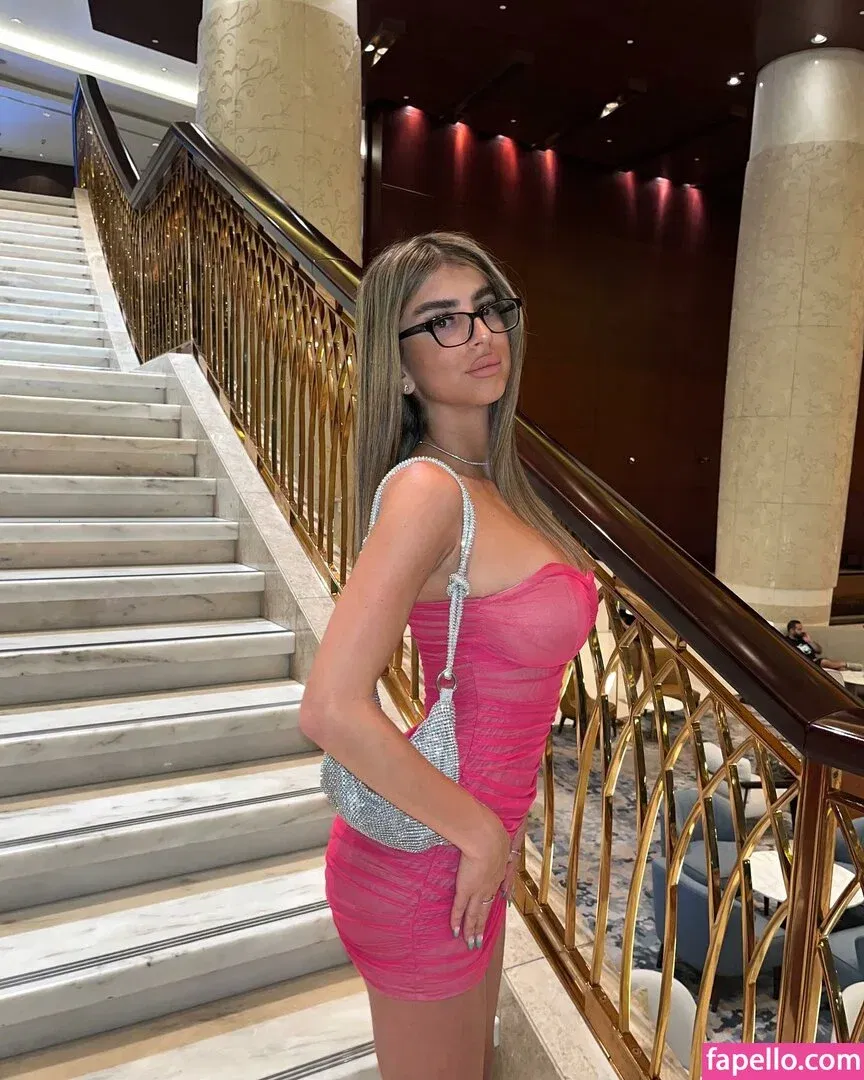 Romi / romi.zion / romi_rain Onlyfans Photo Gallery 