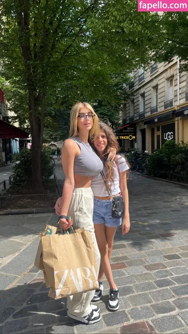 Romi / romi.zion / romi_rain Onlyfans Photo Gallery 