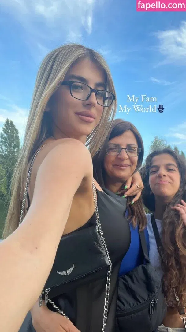 Romi / romi.zion / romi_rain Onlyfans Photo Gallery 