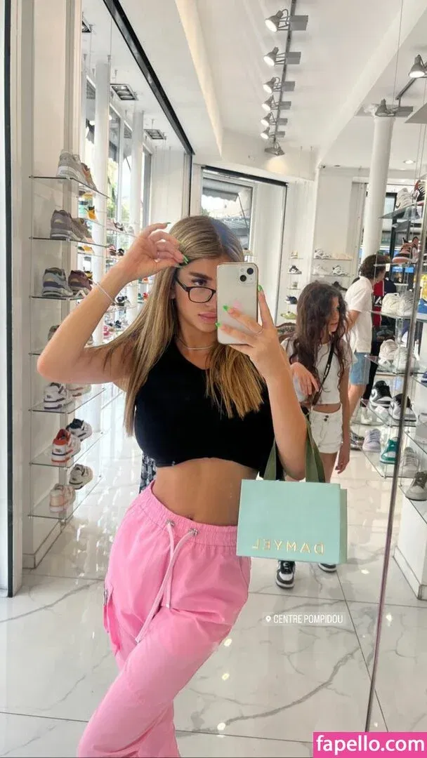 Romi / romi.zion / romi_rain Onlyfans Photo Gallery 