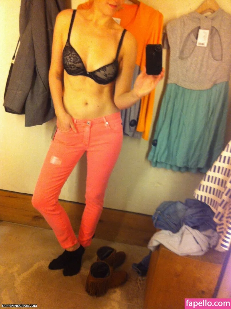 Sarah Schneider / sarahschneider.tv Onlyfans Photo Gallery 