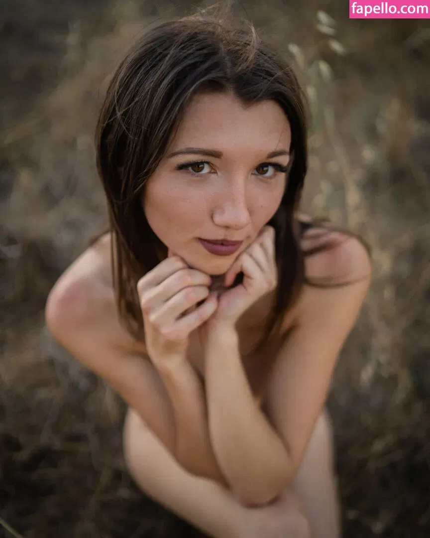 Maya Woulfe / mayawoulfe Onlyfans Photo Gallery 