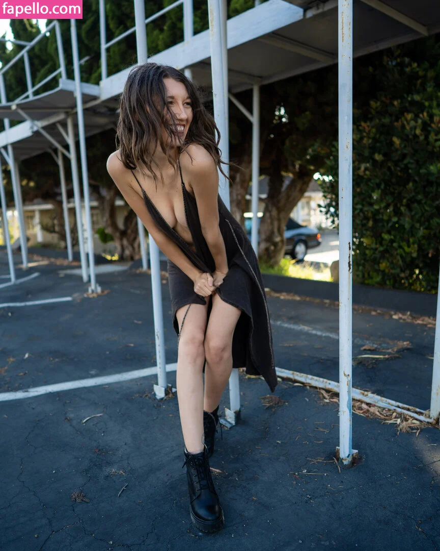 Maya Woulfe / mayawoulfe Onlyfans Photo Gallery 