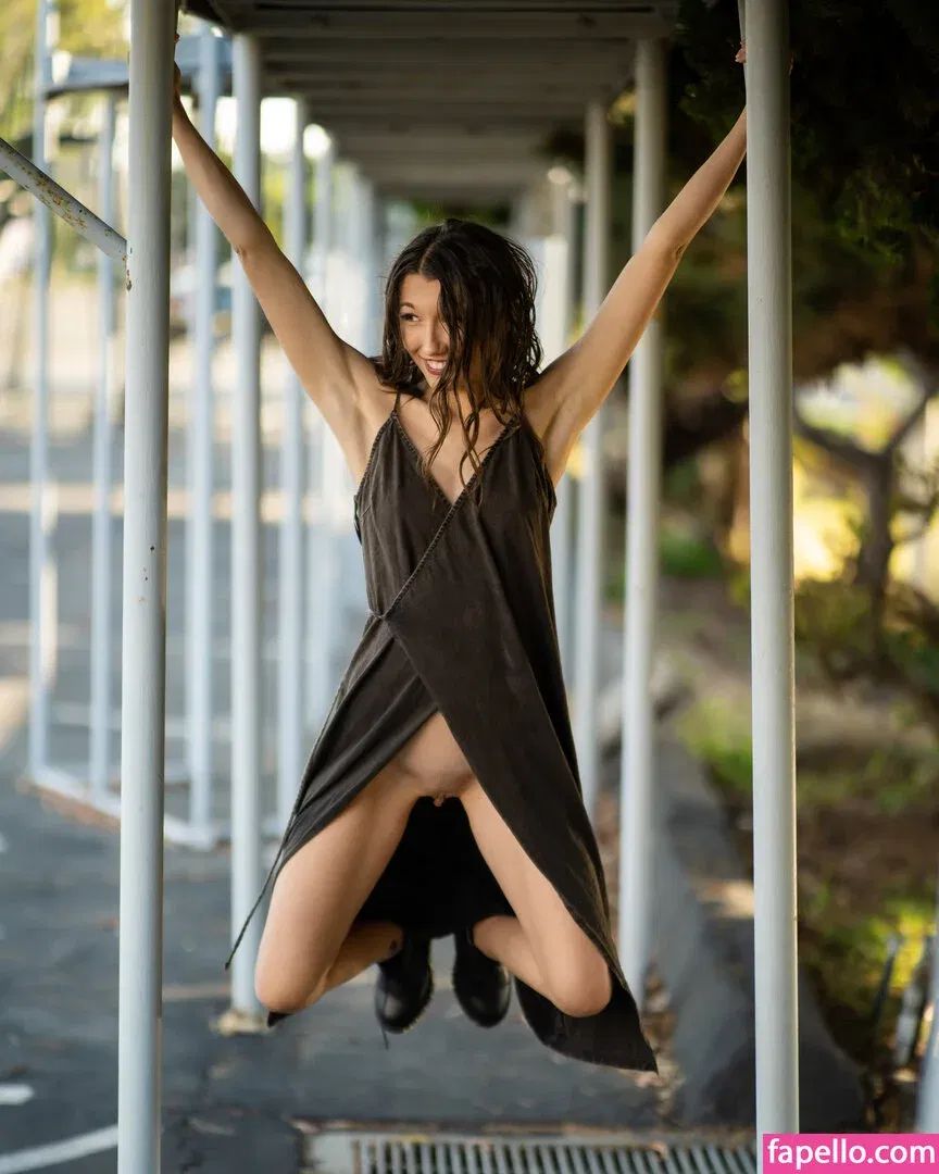 Maya Woulfe / mayawoulfe Onlyfans Photo Gallery 