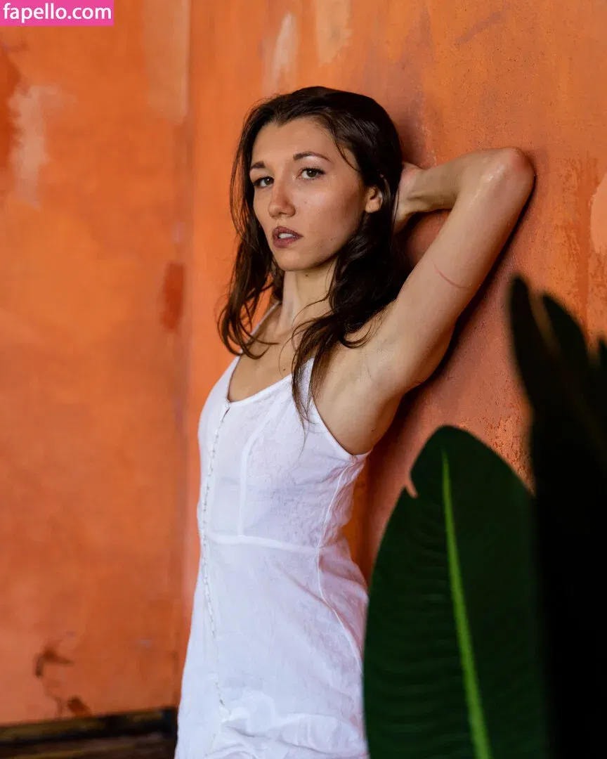 Maya Woulfe / mayawoulfe Onlyfans Photo Gallery 